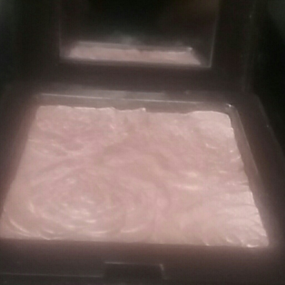 Laura Mercier face illuminator